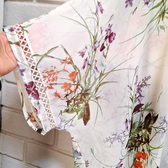 Charlotte Russe Floral Sheer Crochet Over-Sized Kimono. Size Small NWT - Picture 3 of 11